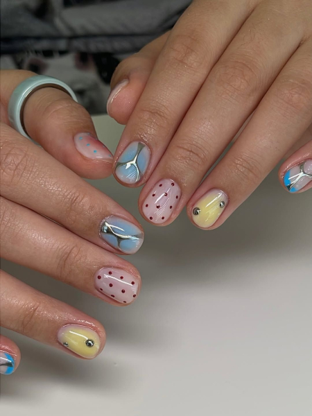 Polka dot nails